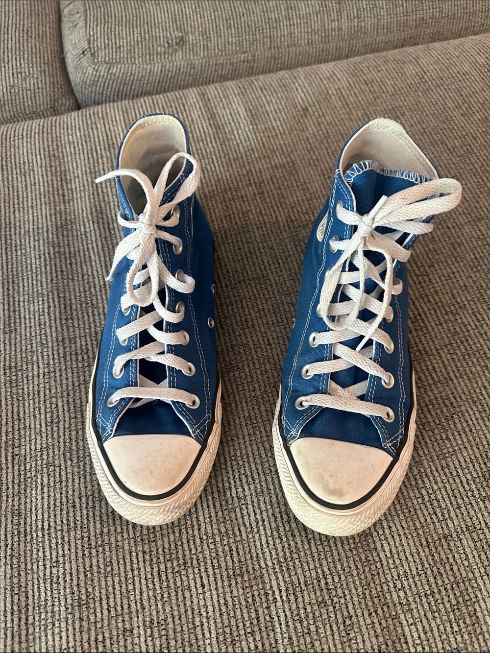 Converse hight top shoes